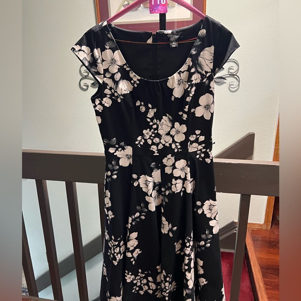 Like New Condition WHBM Floral Black  & White  Dress with can-can  Size 4 #110